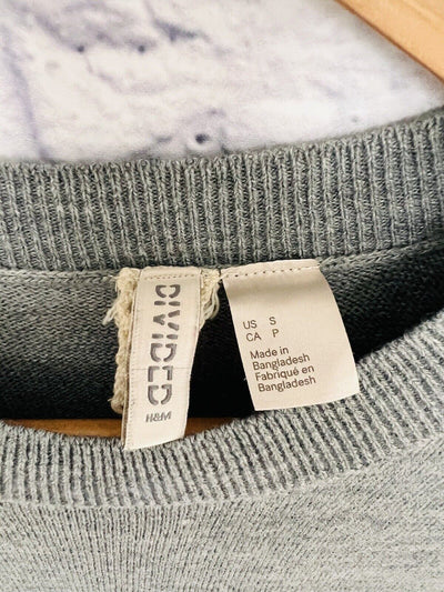 H&M DIVIDED Women’s Sweater Knit Lightweight Peplum Bottom Sz Small Gray