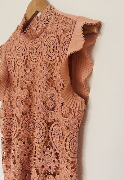 BELLDINI Mixed Media Top Sz S Crochet Knot Jersey Sleeveless Crop Boho Blouse