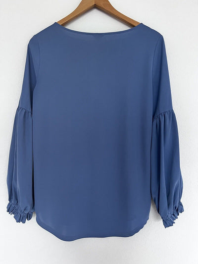 ANN TAYLOR Periwinkle Blue Blouse Sz M Round Neck Ruffled Wrist Office Business