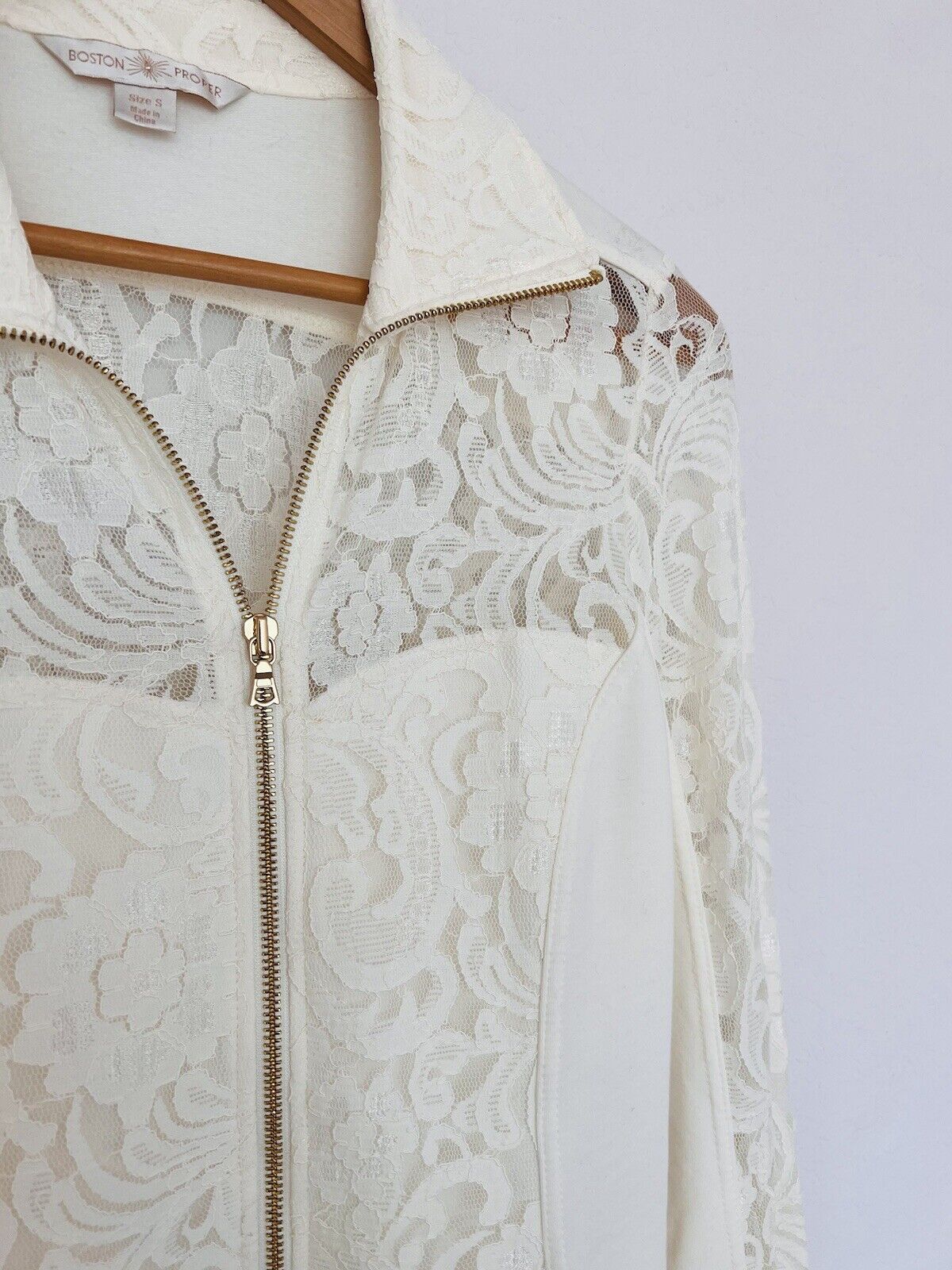 BOSTON PROPER Womens Mix Media Jacket Sz S Lace Jersey Gold Zip Ivory