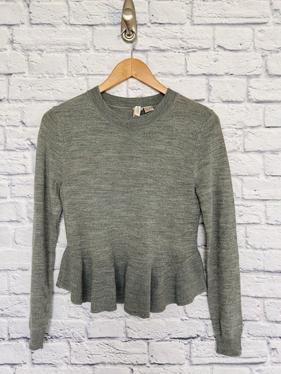 H&M DIVIDED Women’s Sweater Knit Lightweight Peplum Bottom Sz Small Gray