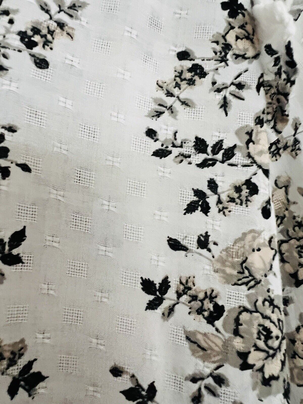 LUCKY BRAND Valentina Cream Floral Top Sz XS Long Sleeve Ruffle Shoulder Detail