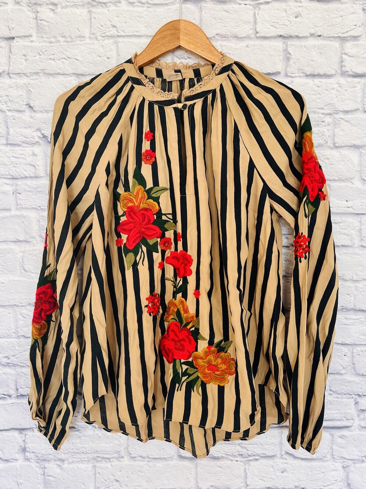 ANTHROPOLOGIE AKEMI+KIN Womens Manuela Blouse Sz S Striped Floral Embroidered