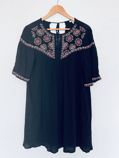 MIAMI Francesca’s Black Embroidered Dress Sz XS Tassel Boho Hippie Mini Tunic