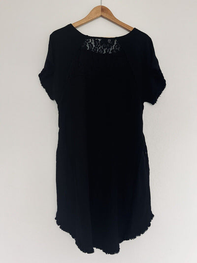 UMGEE Black Linen Blend Dress Sz L Raw Fringe Hems Pockets Crochet Lace Boho