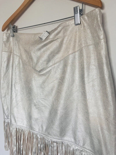 SHYANNE Faux Suede Skirt Sz Silver Fringe Knee Length Soft Western Boho Festival