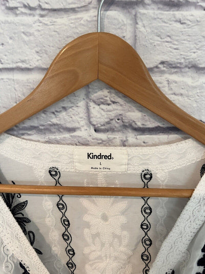KINDRED Embroidered Eyelet Blouse Sz L Babydoll 3/4 Sleeve Ruffled Pullover Top