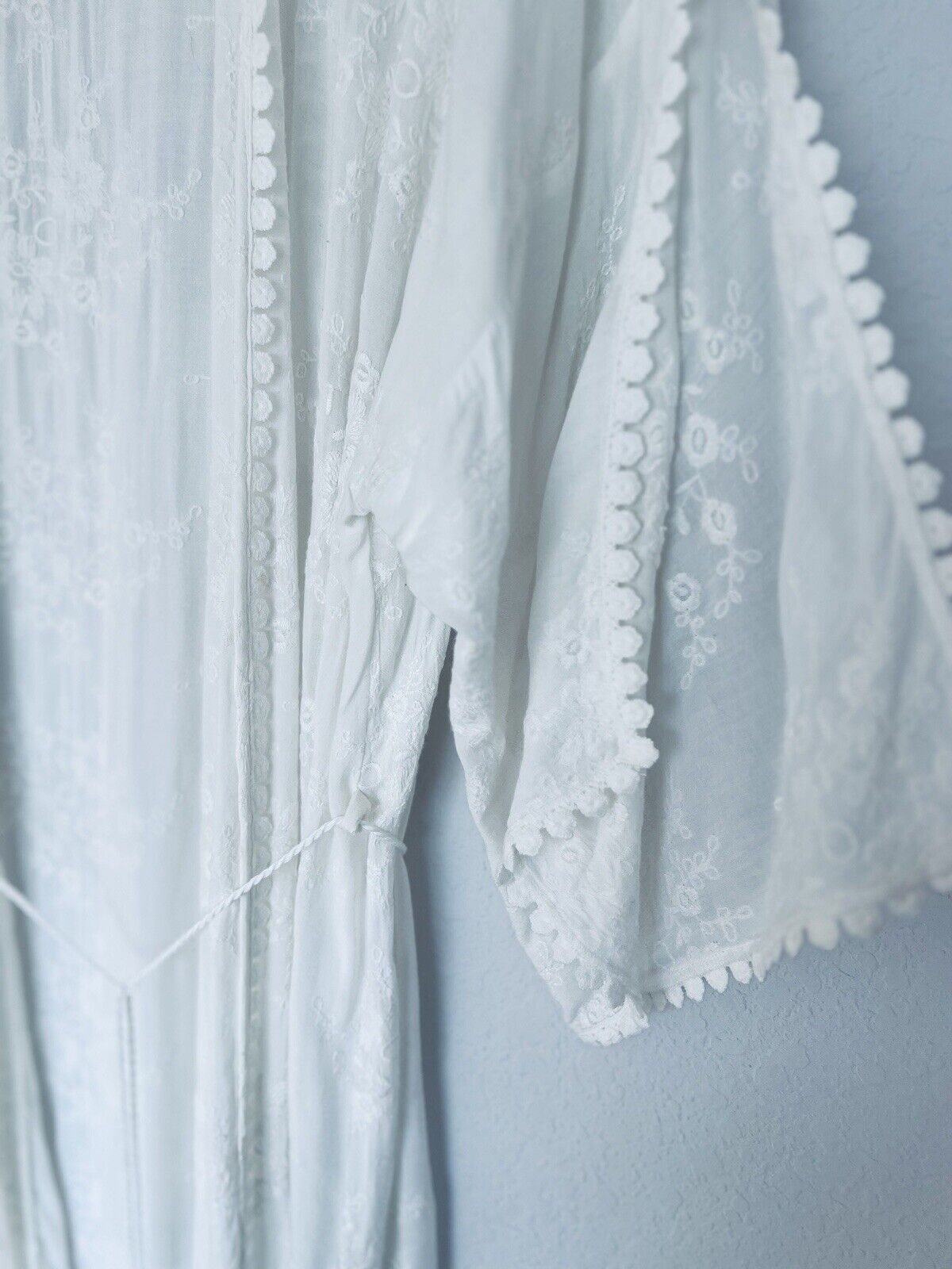 IN BLOOM by Jonquil Tie Wrap Kimono Robe White Floral Embroidered Fairy Boho