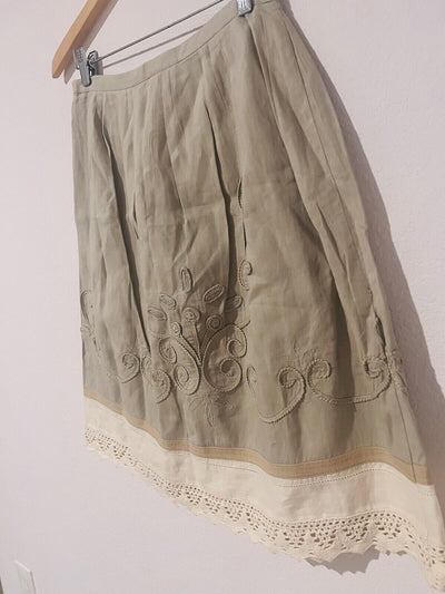 LOFT Ann Taylor Beige 3D Appliqué Skirt Sz 8  Embroidered Crocheted Hem Boho