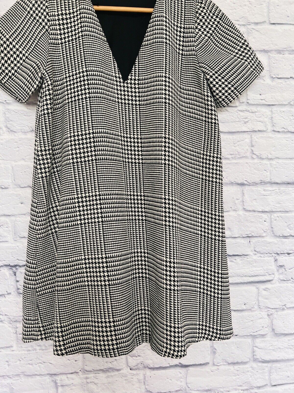 ZARA Black/White Plaid Dress Sz XS TRF Collection Short Sleeve V-Neck Academia