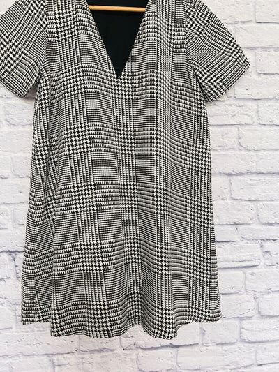 ZARA Black/White Plaid Dress Sz XS TRF Collection Short Sleeve V-Neck Academia