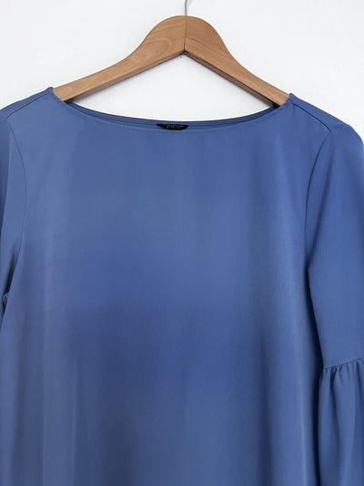ANN TAYLOR Periwinkle Blue Blouse Sz M Round Neck Ruffled Wrist Office Business