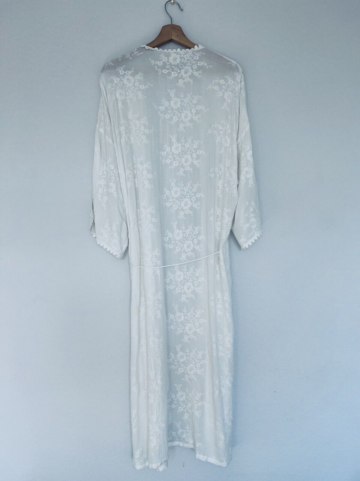 IN BLOOM by Jonquil Tie Wrap Kimono Robe White Floral Embroidered Fairy Boho