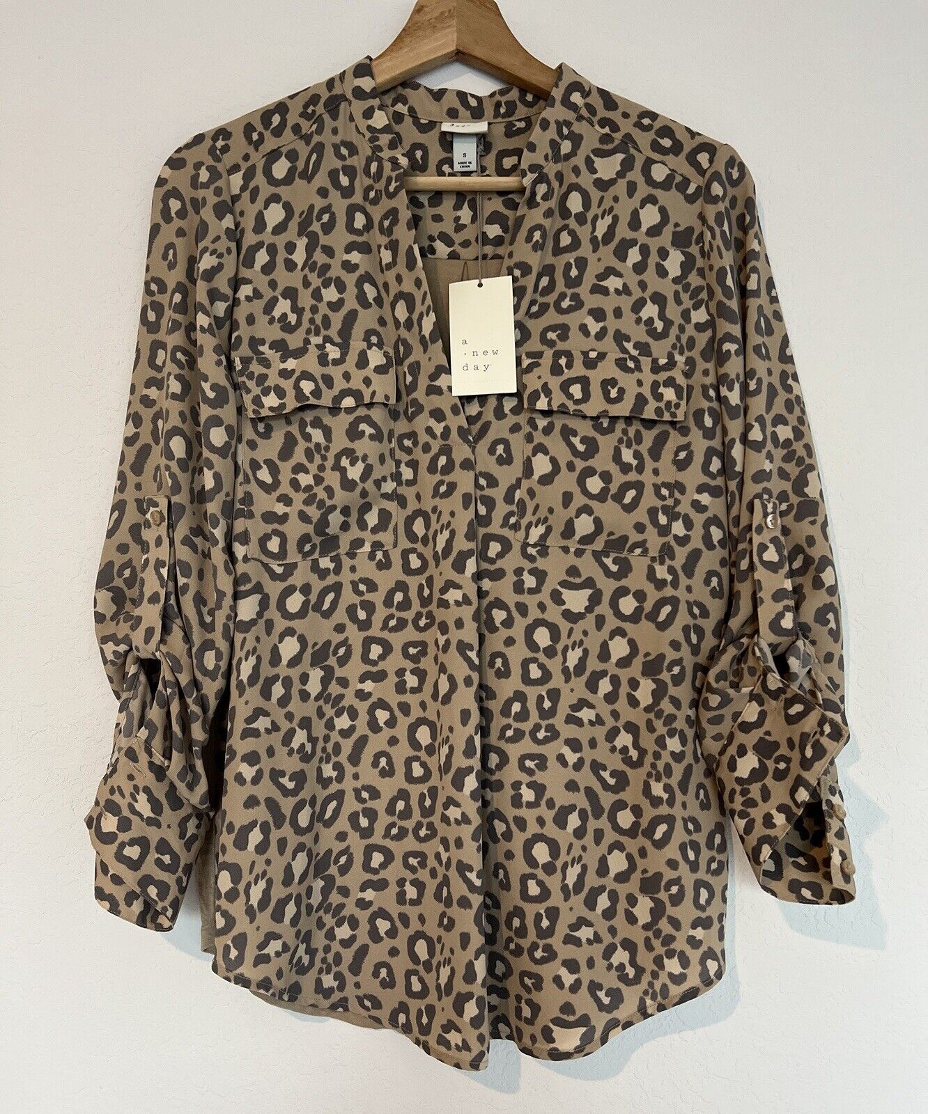 A NEW DAY Beige & Gray Henley Blouse Sz S Animal Leopard Print Pullover Boho