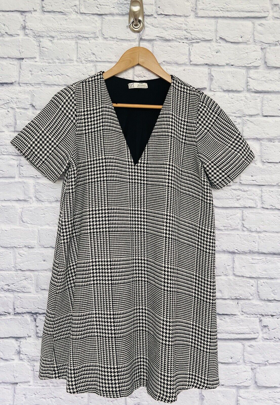 ZARA Black/White Plaid Dress Sz XS TRF Collection Short Sleeve V-Neck Academia