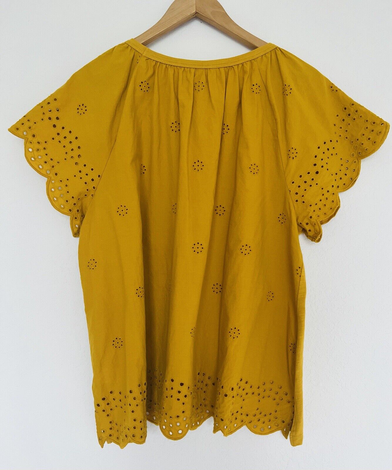 LAUREN CONRAD Gold Eyelet Detail Blouse Sz XL Mix Media Short Sleeve Boho