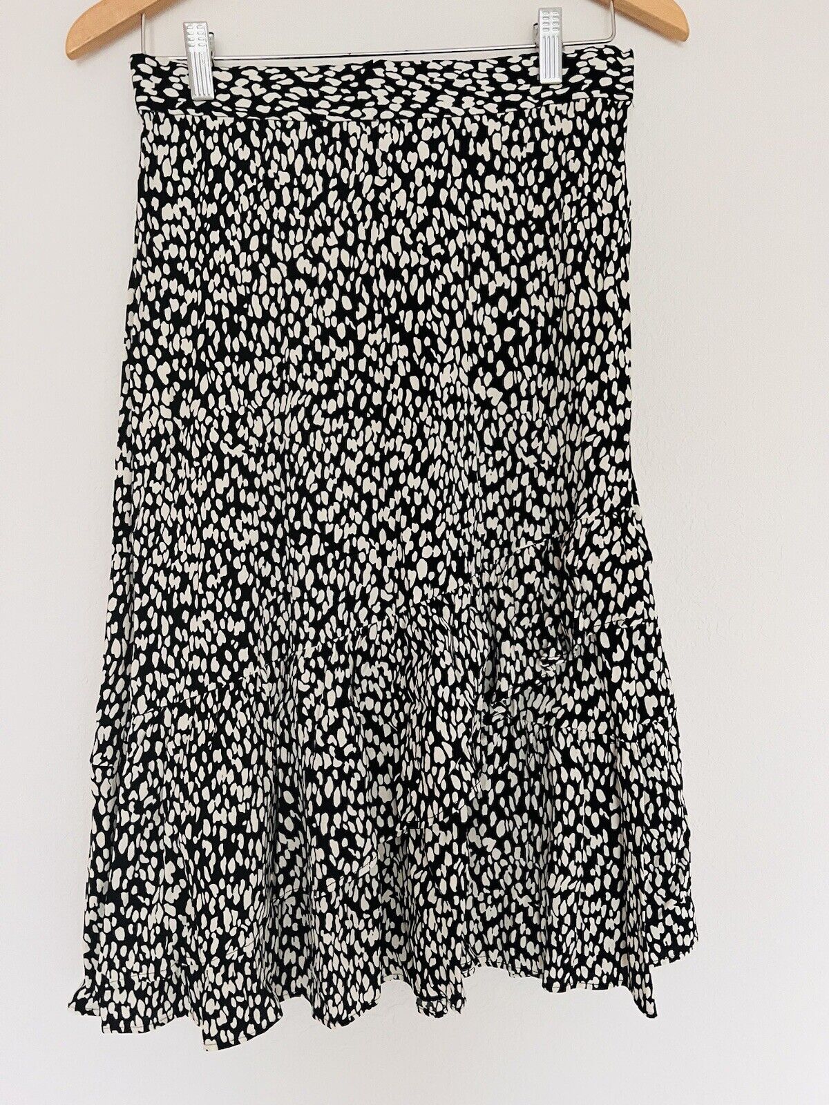 TALBOTS Black/White Spotted Print Ruffle Tiered Skirt Sz M Causal Midi