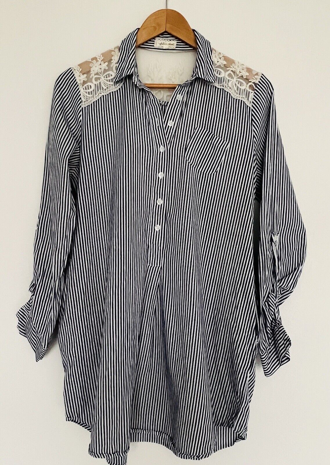ANTHROPOLOGIE Lilis Closet Blue White Stripe Shirt Sz S Lace Back Tunic Top Boho
