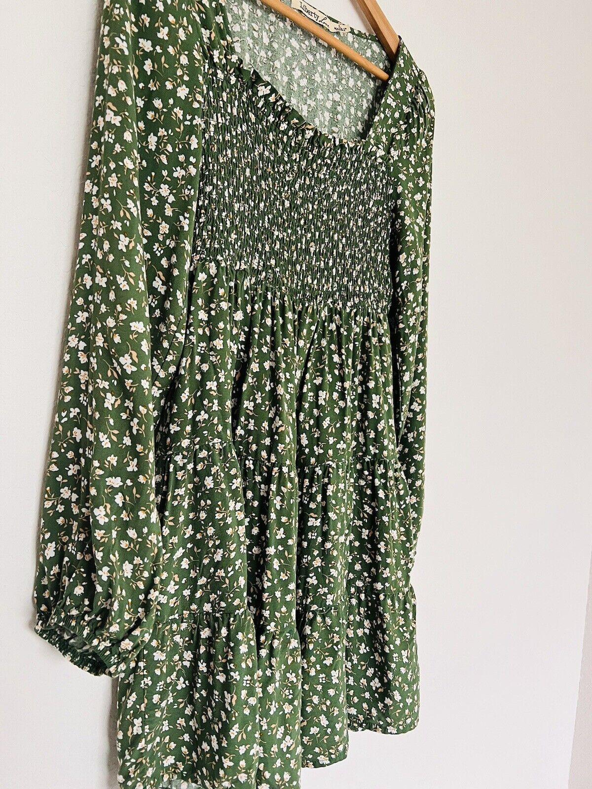 LIBERTY LOVE Green Smocked Dress Sz L Tiered Ditsy Flowers Balloon Sleeves Boho